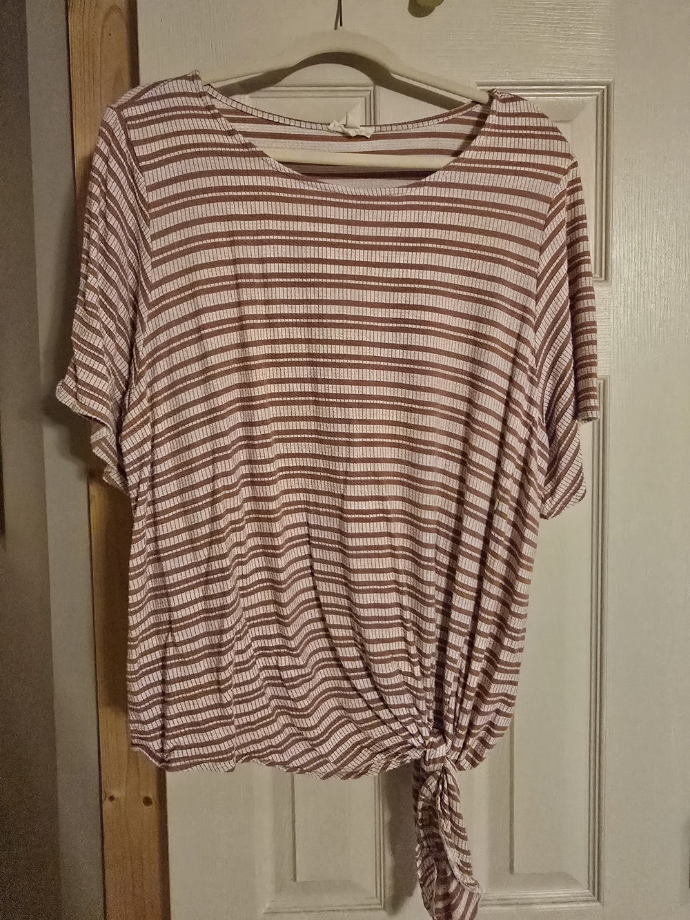 Casual Striped Tie-Hem Women's Top in Mauve and White